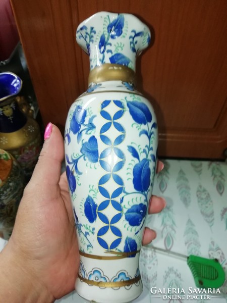 Porcelán váza Chinai 10..a képeken látható állapotban van