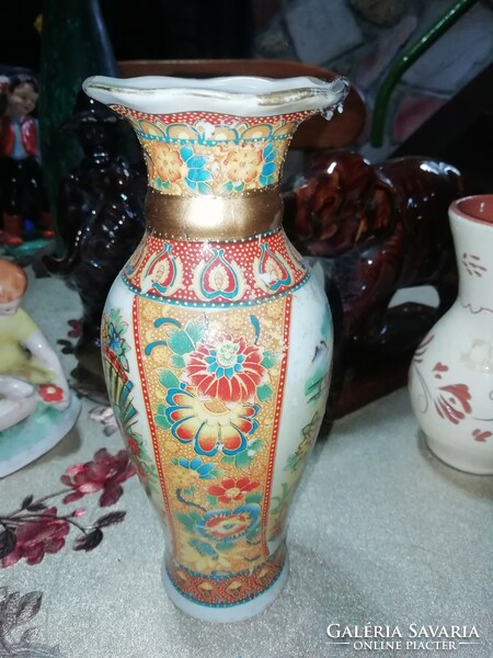 Porcelain vase, Chinese 14. It is in the condition shown in the pictures