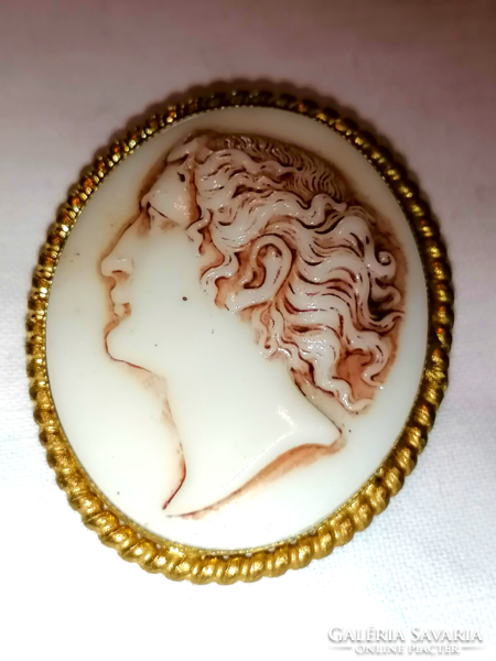 Vintage, large oval, very beautiful cameo brooch 33.