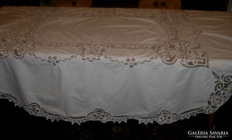 Beautiful large lace tablecloth oval 200 cm x 160 cm