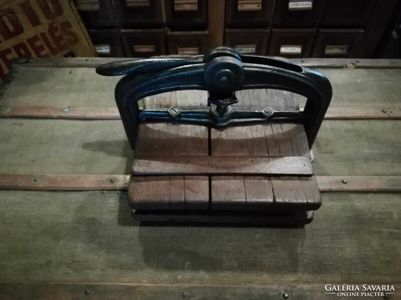 Book press, beginning of the 20th century, wood with printing presses, wrought-iron book press