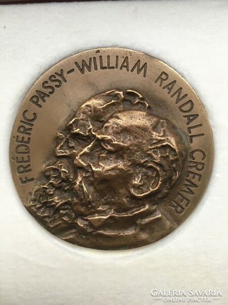 Bronze relief plaque f. Passy French and r. Cremer with the image of British Nobel Peace Prize winners