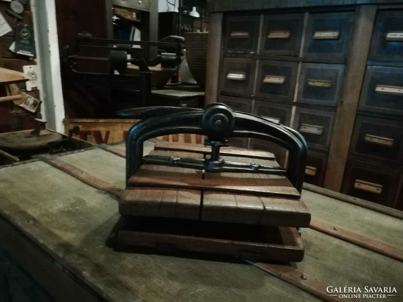Book press, beginning of the 20th century, wood with printing presses, wrought-iron book press