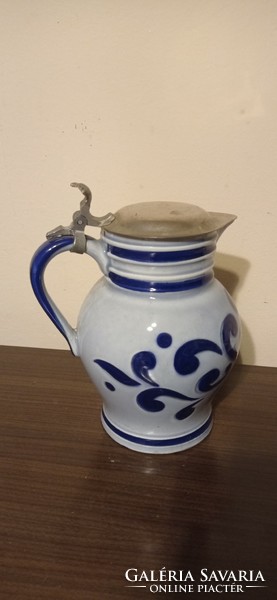 Covered wine jug, marked, in good condition. 18/22 Cm