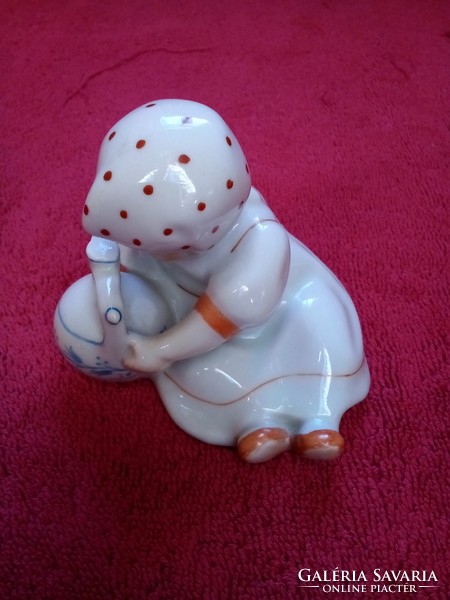 Korsós lány Zsolnay porcelán figura, nipp