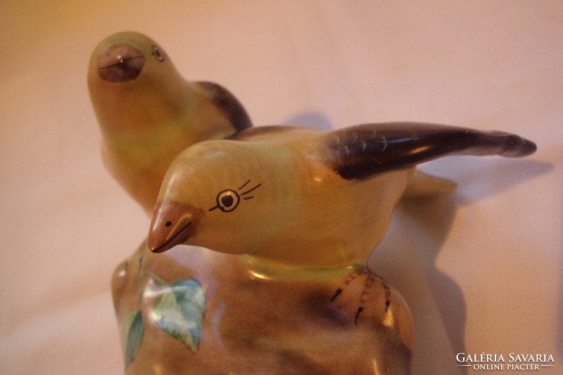 Ágon ülő madárpár...figurális porcelán szobordísz.