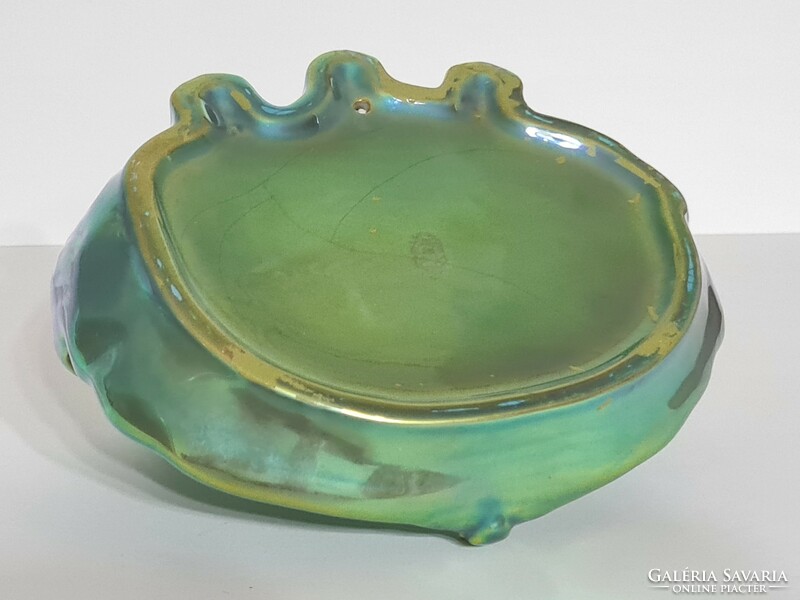 Zsolnay eosin bowl with three vulture frogs