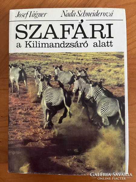 Szafári a Kilimandzsáró alatt fényképes ismeretterjesztő könyv (Afrika, vadászat, utazás)