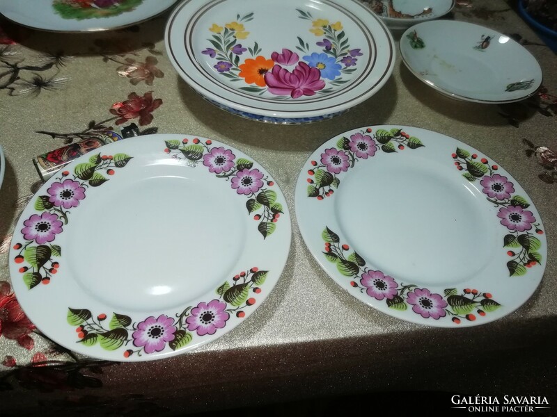 Pair of porcelain plates2. Pcs in the condition shown in the pictures
