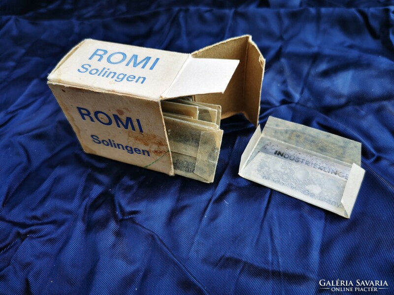Romi Solingen borotvapenge csomag a képen láthatóak. Eredeti dobozában.