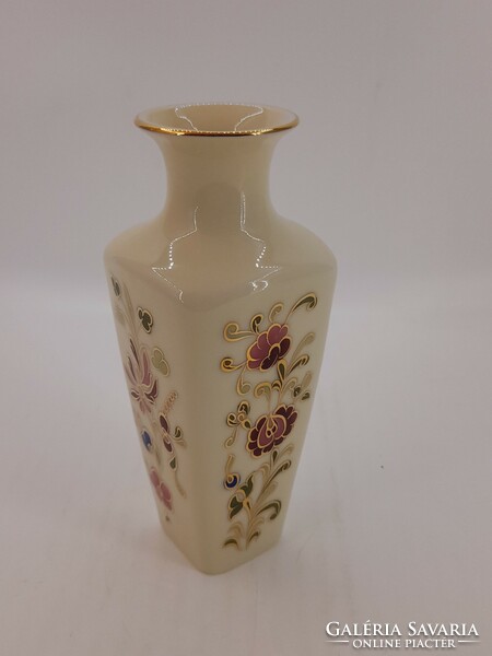 Zsolnay flower pattern vase, 14.5 cm
