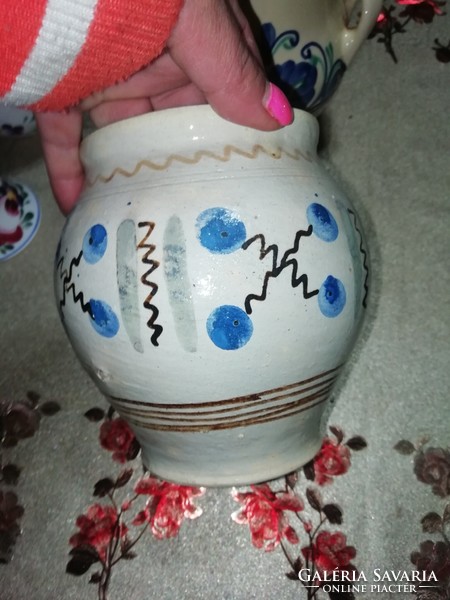 The ceramic piece is in the condition shown in the pictures