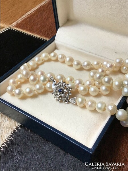 Old string of real pearls with clasp and sapphire