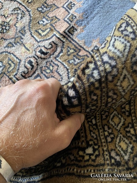 Kézi Csomózású pakisztáni szőnyeg 120x195