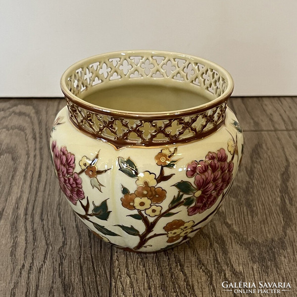 Zsolnay porcelain bowl, with openwork decoration, flower pattern decor