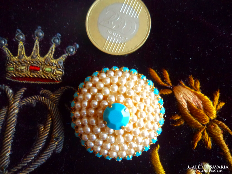 Beautiful brooch - with flawless pearl decoration and turquoise effect stones
