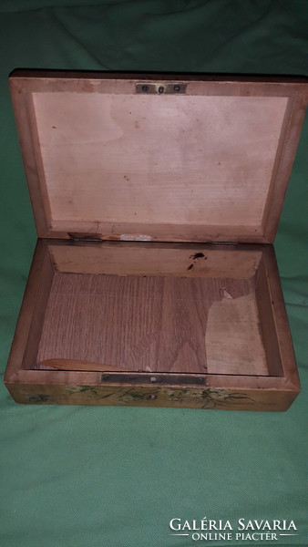 Beautiful wooden gift box hand-painted on all sides + small wooden leaf opener without key as shown in pictures