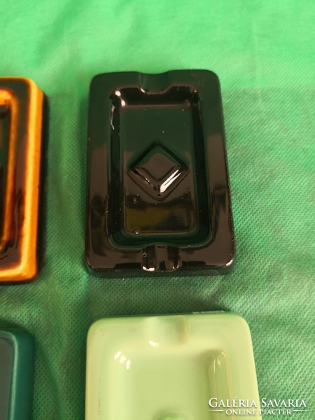 4 ceramic ashtrays, French card colors