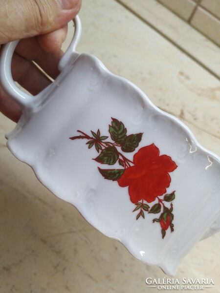 Piros rózsás  porcelán mártásos eladó! Román porcelán szószos kiöntő eladó!
