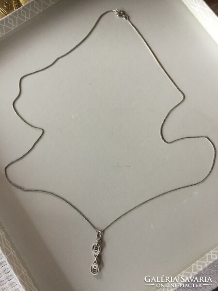 Ezüst nyaklánc filigrán medállal, 72 cm, 5,2 gramm  (FÉD)