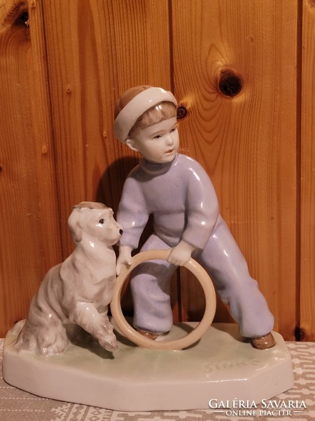 Zsolnay jelzett Sinkó porcelán karikás kisfiú kutyával