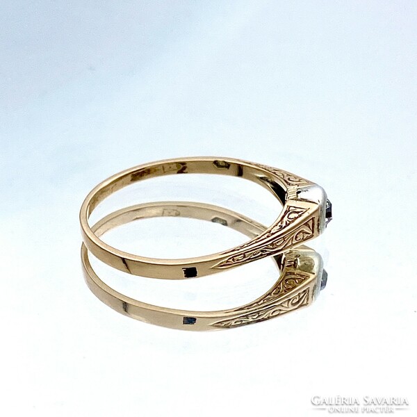 14K antik vésett arany gyűrű briliánssal cca. 0.10 ct.