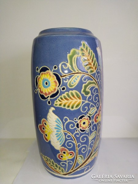 Gazdagon díszített színes kerámia váza