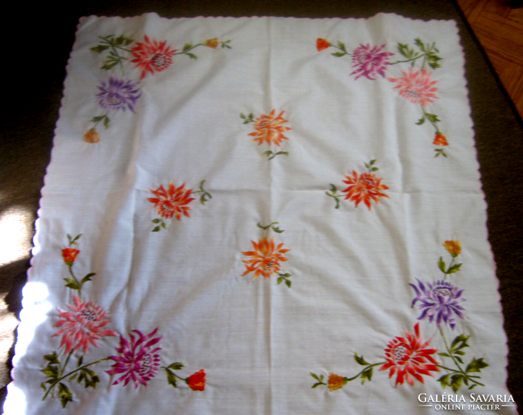 Embroidered tablecloth 86 cm x 86 cm
