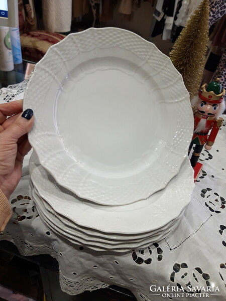 Large snow-white flat plates from Herend, 28.5 cm, offering size