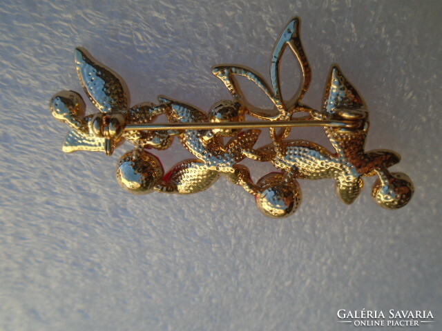 Old brooch in beautiful aesthetic condition, very showy jewelry gold-plated 5.5 cm dove