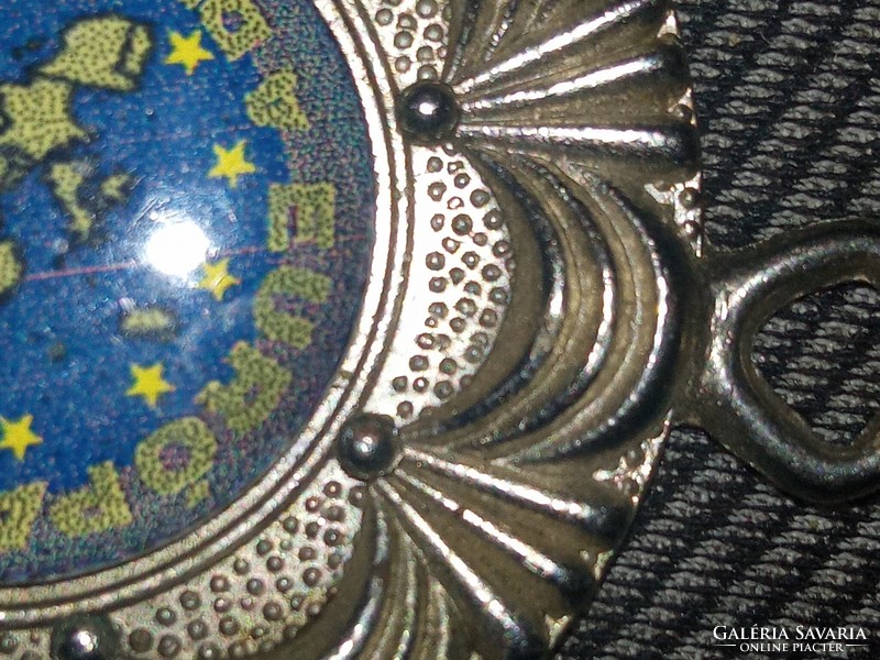 Europe for Democracy 2000 pendants