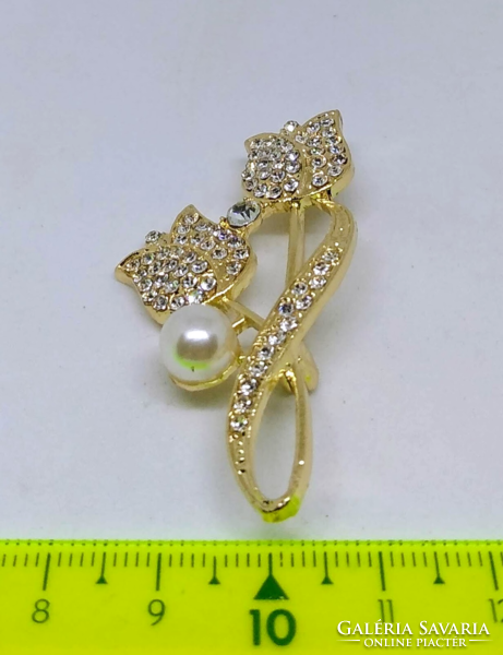Clear crystal tulip brooch with gold-plated socket 10