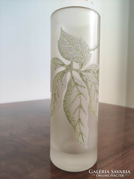 Különleges henger alakú iparművészeti fehér zöld erezett levél mintás savmaratott antik üveg váza
