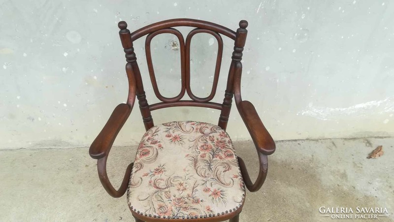 Antique double-marked Viennese Thonet armchair in good condition!