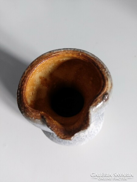 Nice glazed ceramic pourer 12 cm, with a small lack of glaze, marked in the last photo