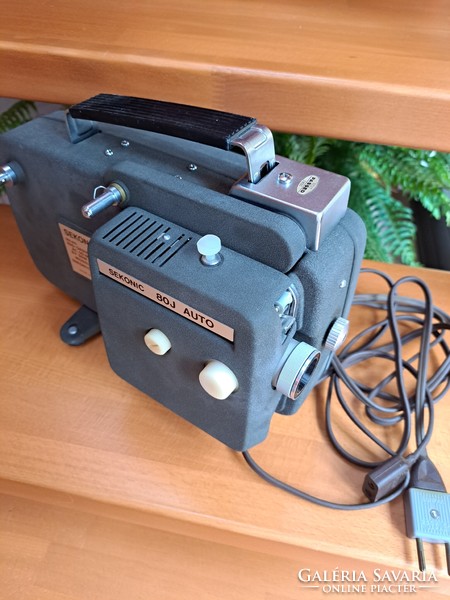 8 mm-es filmvetítő SEKONIC 80J AUTO márkájú