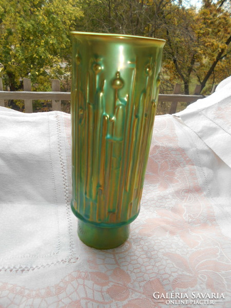 Zsolnay eozin-glazed soldier vase