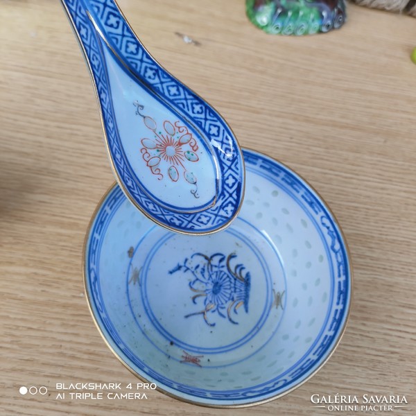 Porcelain plate with spoon