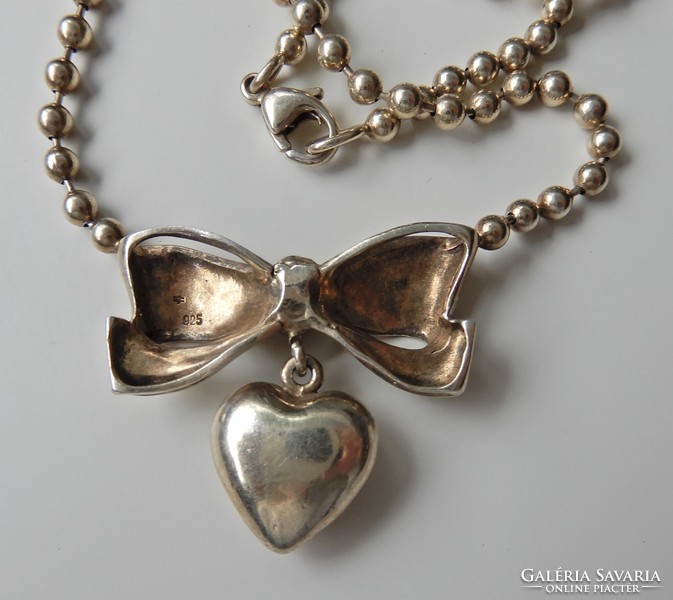Régi aranyozott ezüst nyaklánc masni alakú medál résszel és drágakövekkel