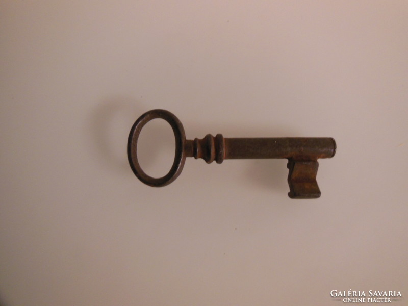 Key - antique - 7 x 2.5 cm - perfect