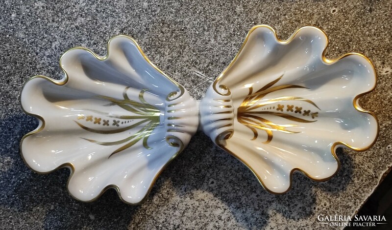 Double shells from Herend with excellent, golden pattern.. Large size..