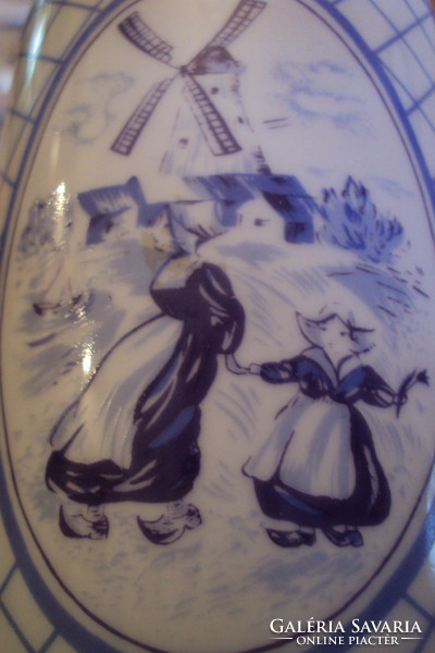 Kék színű, holland figurális motívumos,alföldi porcelán sörös kupa.