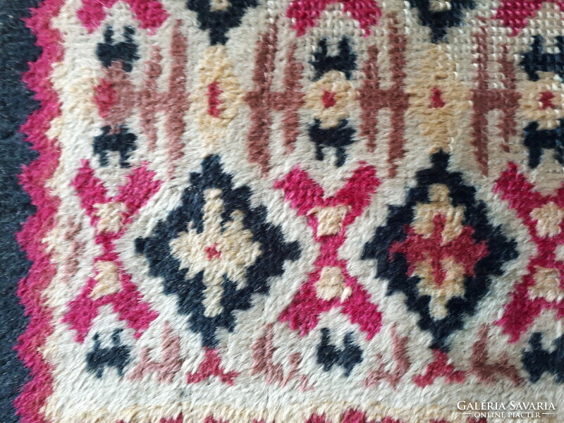 Kisméretű kézi csomózású antik perzsaszőnyeg