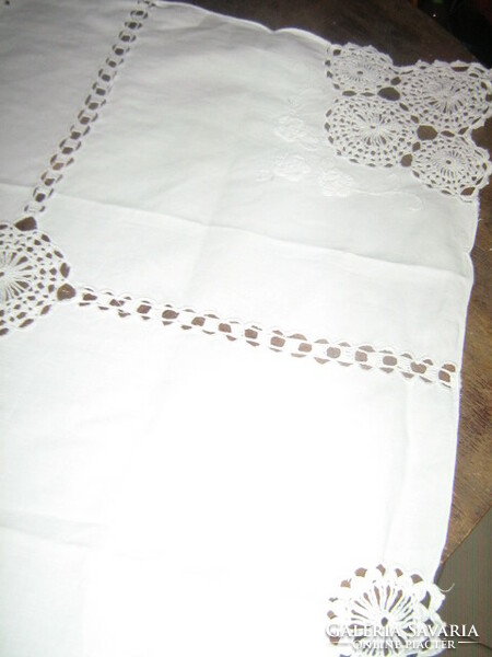 Beautiful crocheted lace inset azure appliqué floral white tablecloth