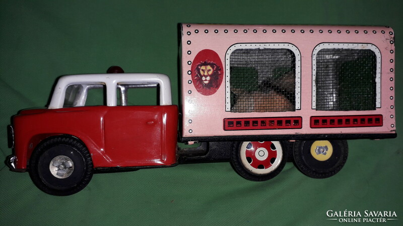 1970. Vintage mf782 circus animal transporter moving lion plate with flywheel 25x9x10cm according to pictures