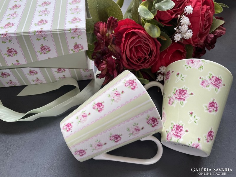 New! Pair of very beautiful pink fine porcelain mugs with a decorative box