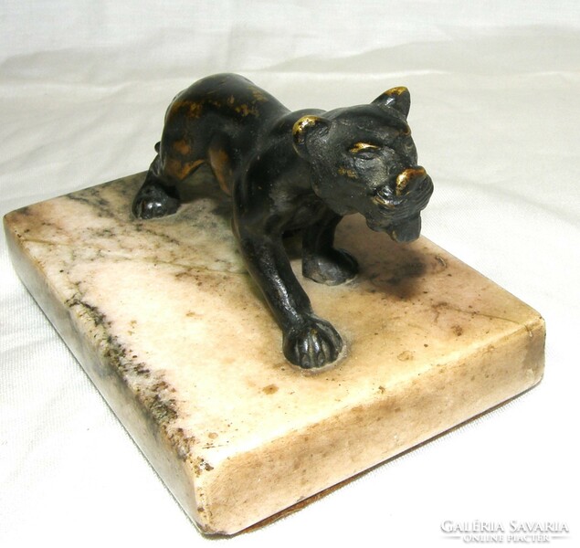 Bronze lion on a marble base - leaf weight