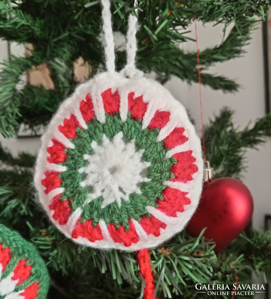 Tradicionális, rusztikus mintájú horgolt karácsonyfadísz 3 darabos