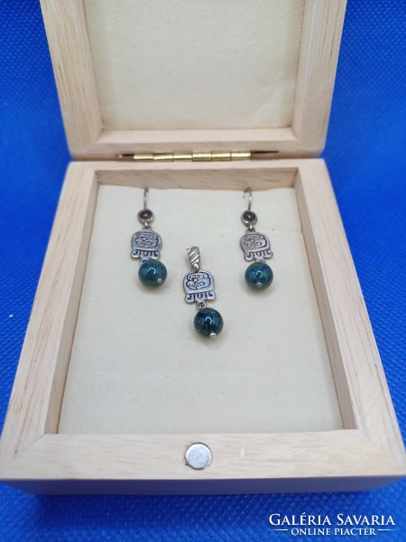 Lapis lazurite pendant, casa del jade earrings
