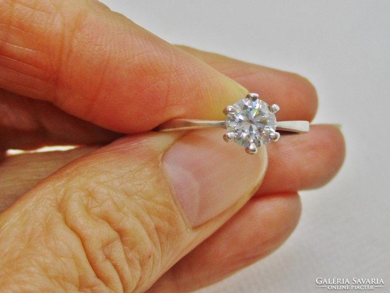 Nice silver ring with 0.85ct moissanite diamonds